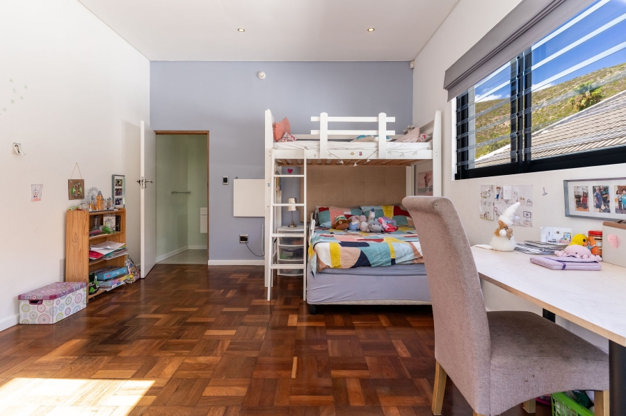 5 Bedroom Property for Sale in Fresnaye Western Cape